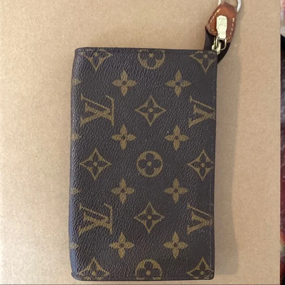 Louis Vuitton zipper pouch! - Picture 3 of 7